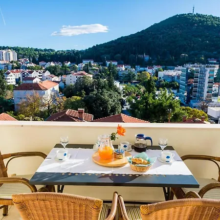 公寓 Swallow's Nest - One Bedroom With Balcony *